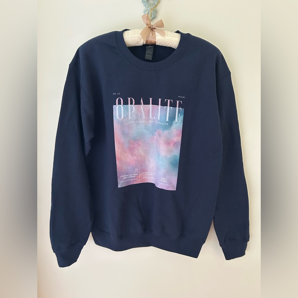 🧡 Taylor Swift Opalite-Themed Sweatshirt 🧡
Size: Small
NWOT